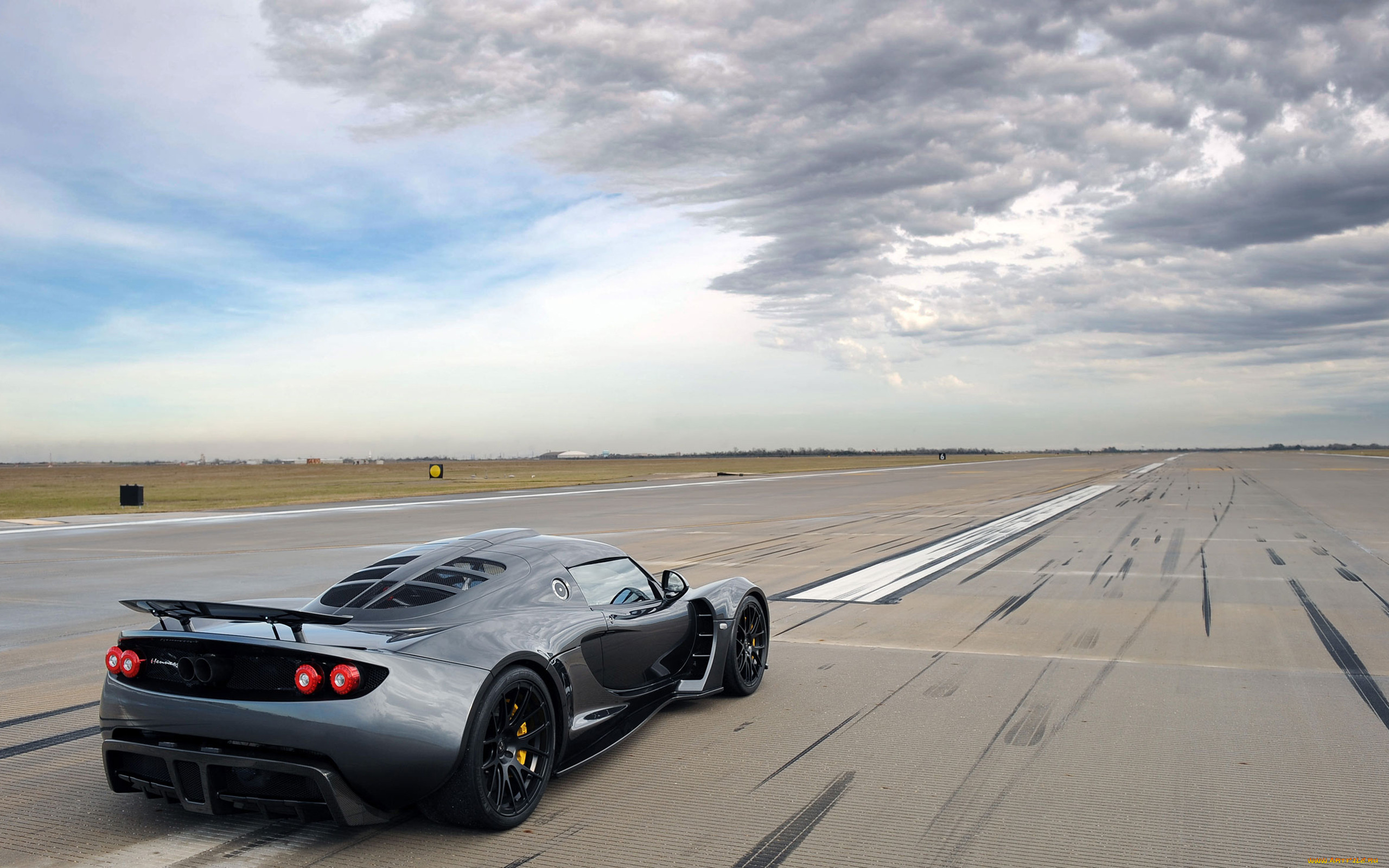 , lotus, hennessey, venom, gt